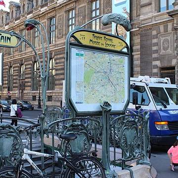 Édicule Guimard de la station Palais-Royal - Paris 1er
