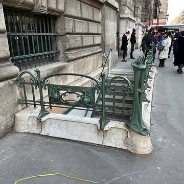 Édicule Guimard de la station Palais-Royal - Paris 1er