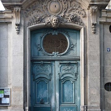 Collège Pierre-Jean-de-Béranger et immeuble contigü