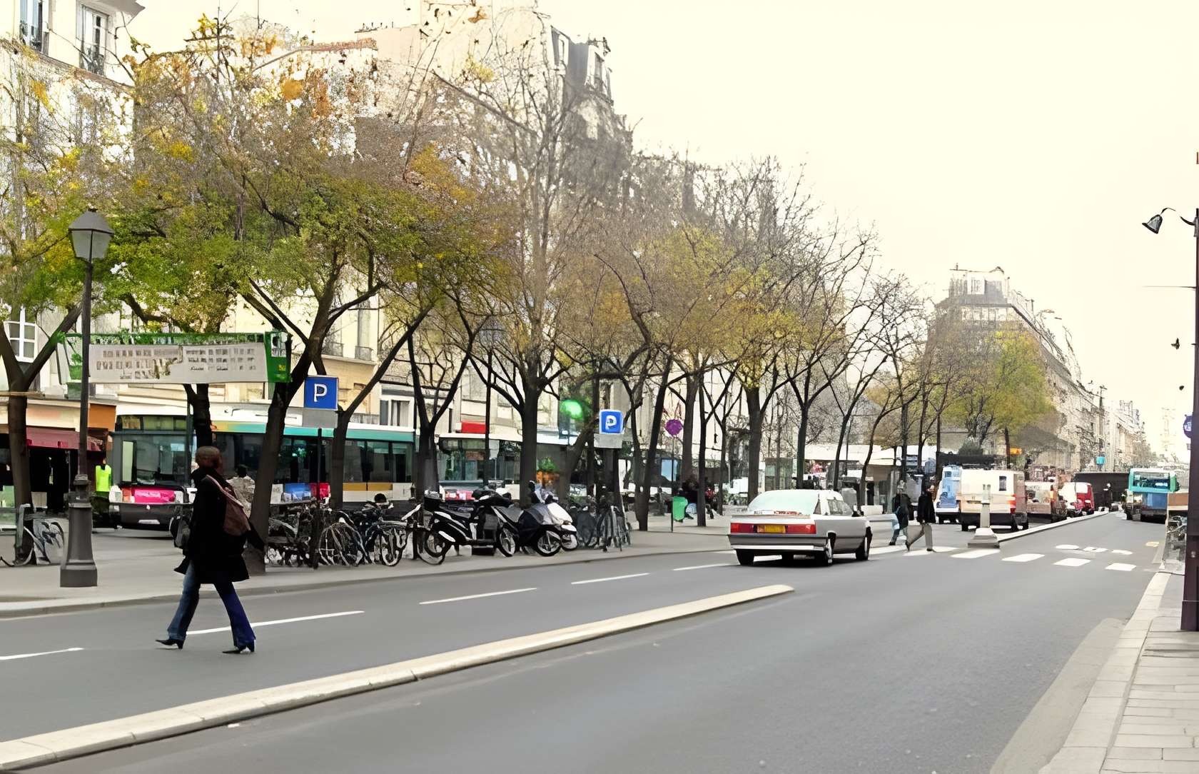 Quartier du Marais - Paris 3éme . La place Saint-Paul