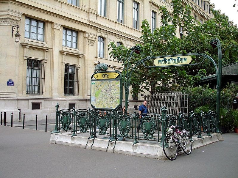 Photo de Édicule Guimard de la station Cité - Paris 4ème