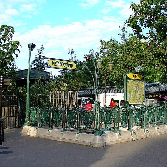 Photo de Édicule Guimard de la station Cité - Paris 4ème