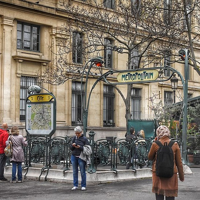 Photo de Édicule Guimard de la station Cité - Paris 4ème