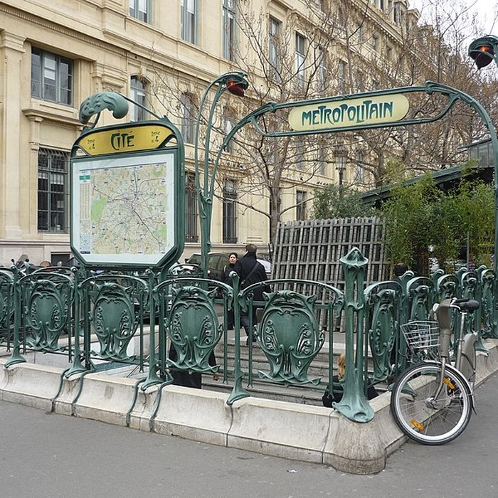 Photo de Édicule Guimard de la station Cité - Paris 4ème