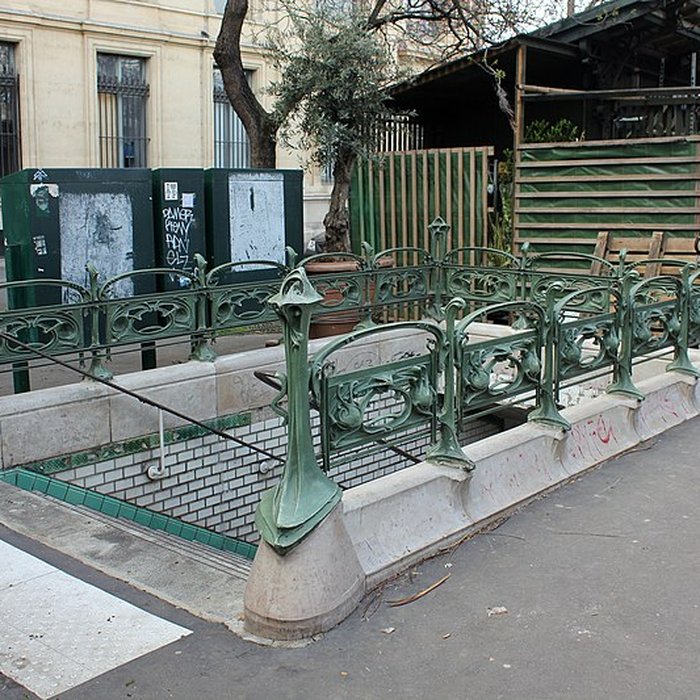 Photo de Édicule Guimard de la station Cité - Paris 4ème