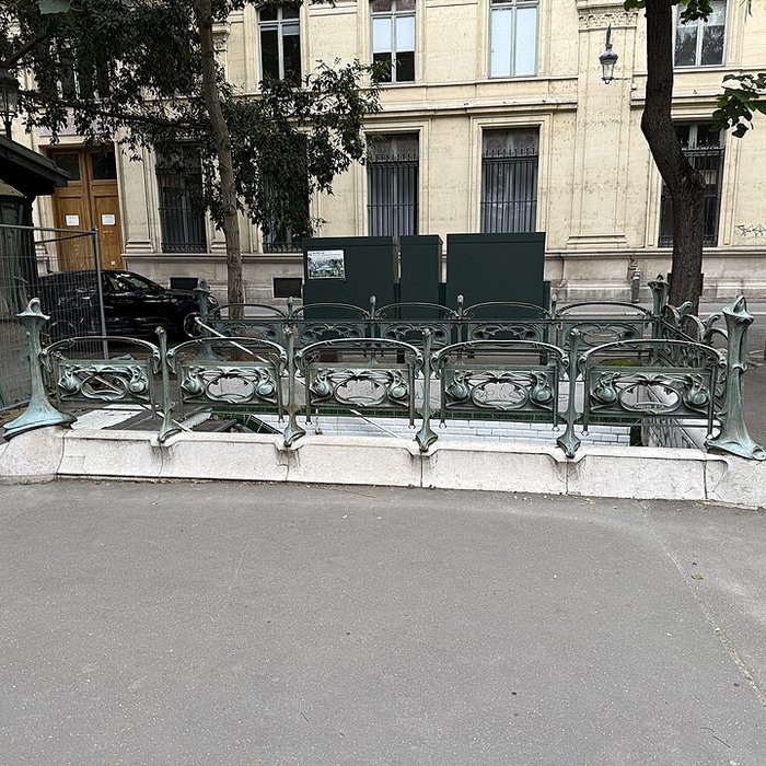 Photo de Édicule Guimard de la station Cité - Paris 4ème
