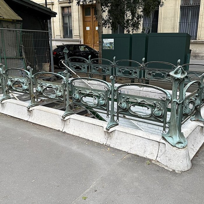 Photo de Édicule Guimard de la station Cité - Paris 4ème