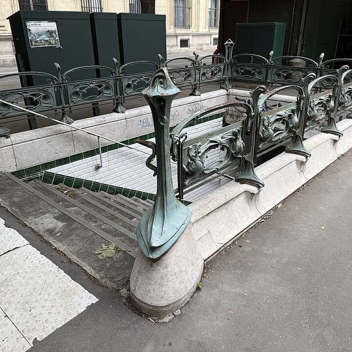 Photo de Édicule Guimard de la station Cité - Paris 4ème