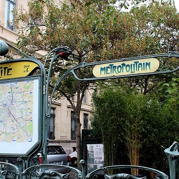 Édicule Guimard de la station Cité - Paris 4ème