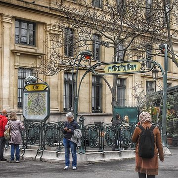 Édicule Guimard de la station Cité - Paris 4ème