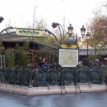 Édicule Guimard de la station Cité - Paris 4ème