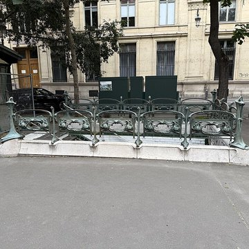 Édicule Guimard de la station Cité - Paris 4ème