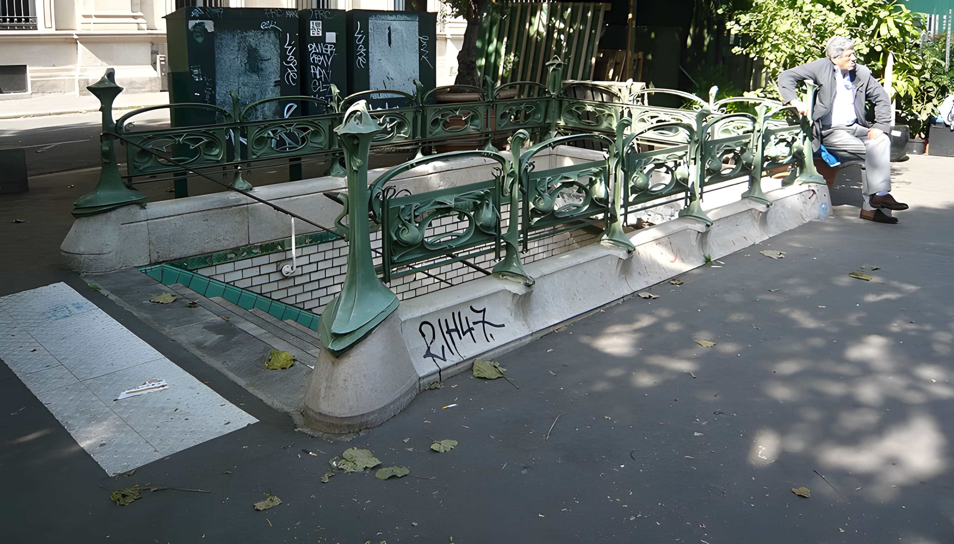 Édicule Guimard de la station Cité - Paris 4ème