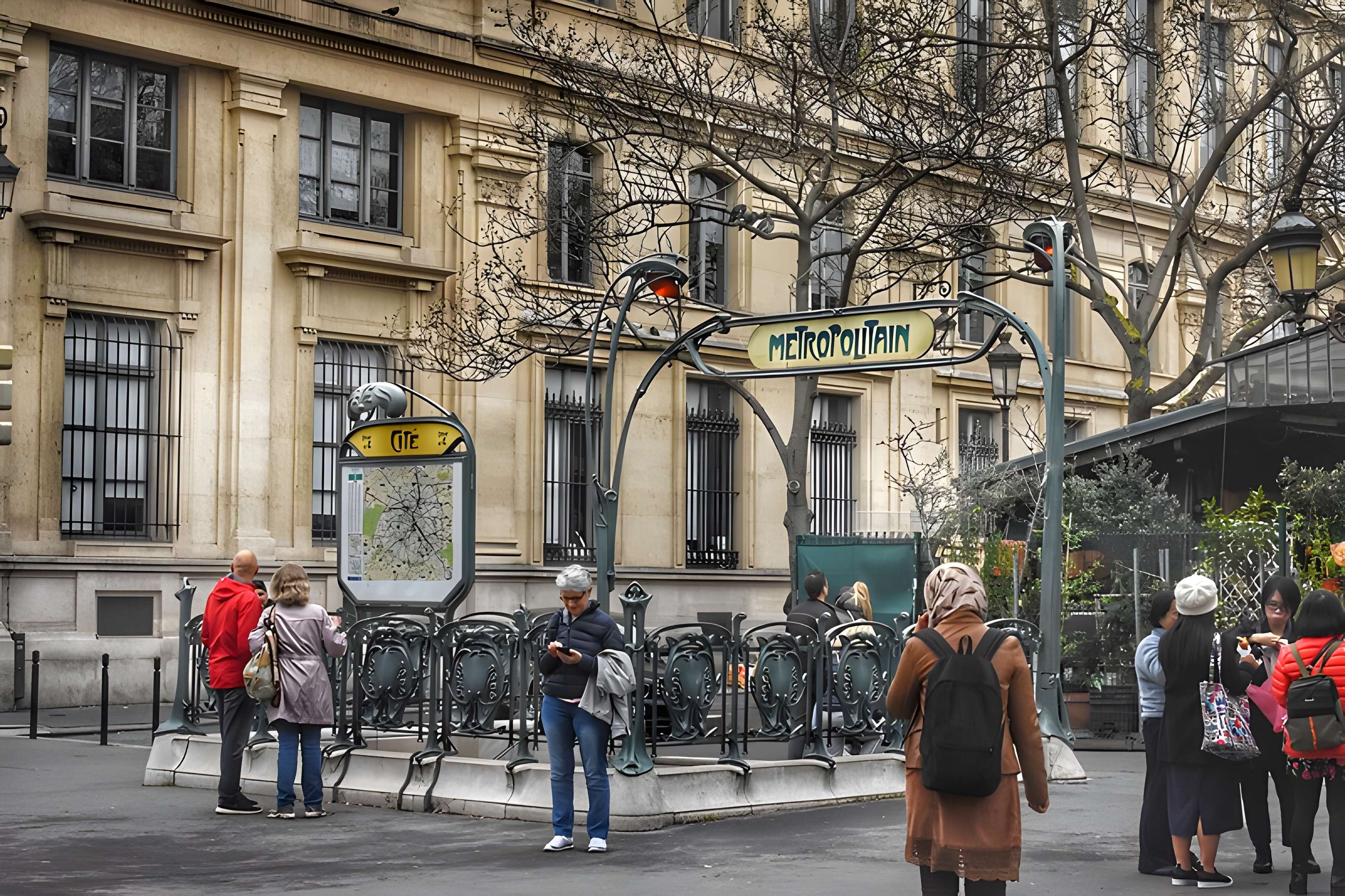 Édicule Guimard de la station Cité - Paris 4ème