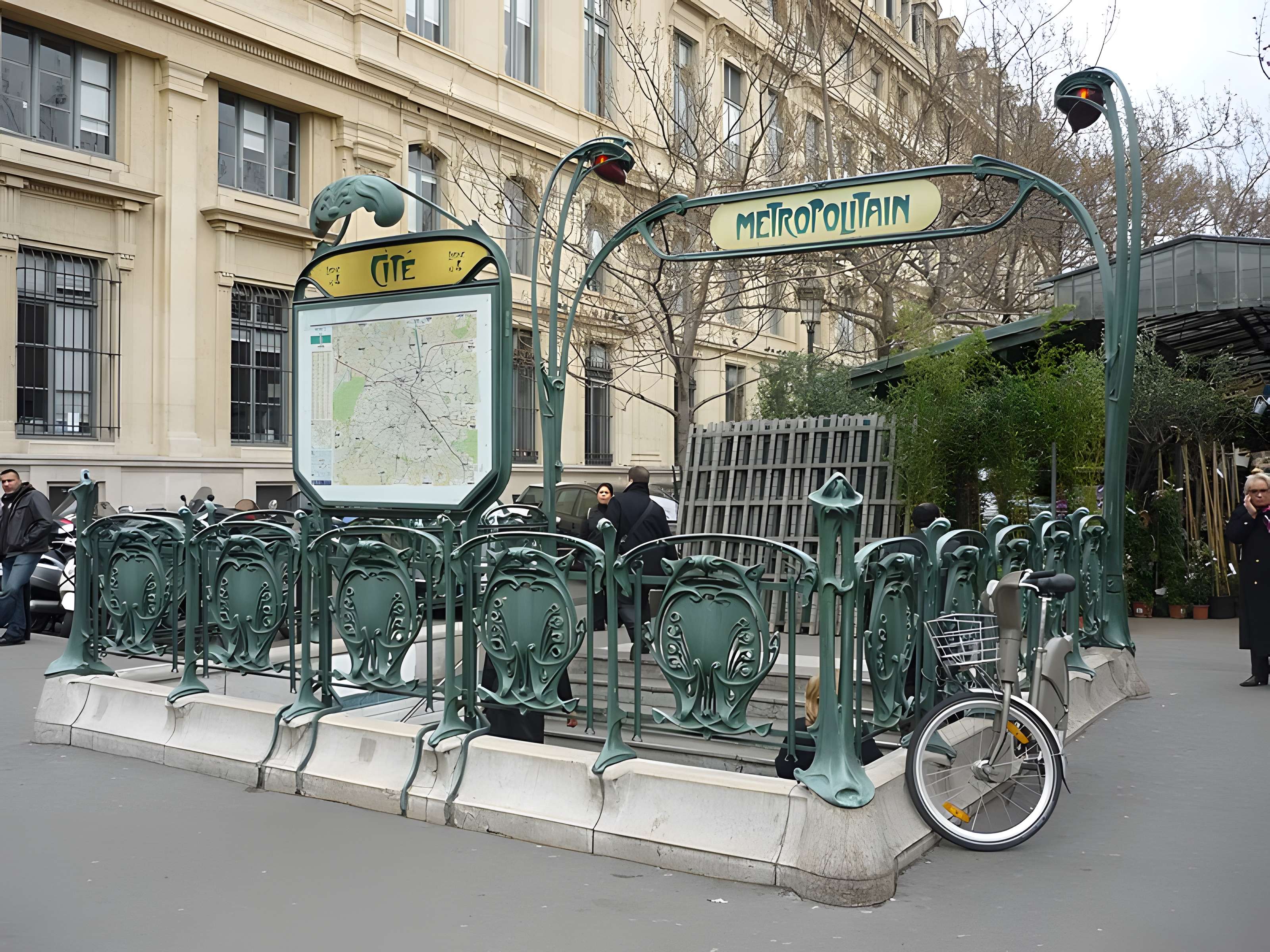 Édicule Guimard de la station Cité - Paris 4ème