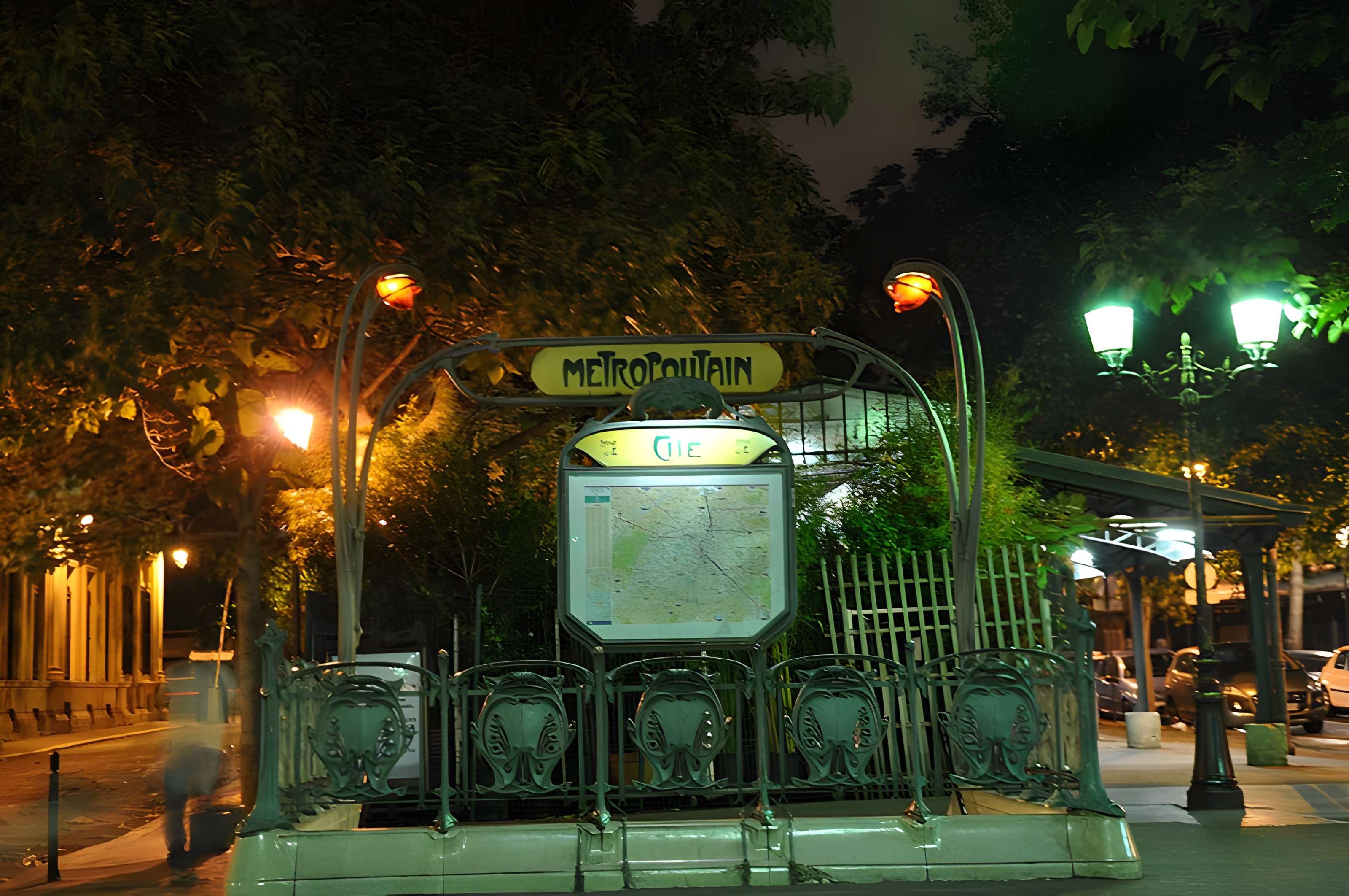 Édicule Guimard de la station Cité - Paris 4ème