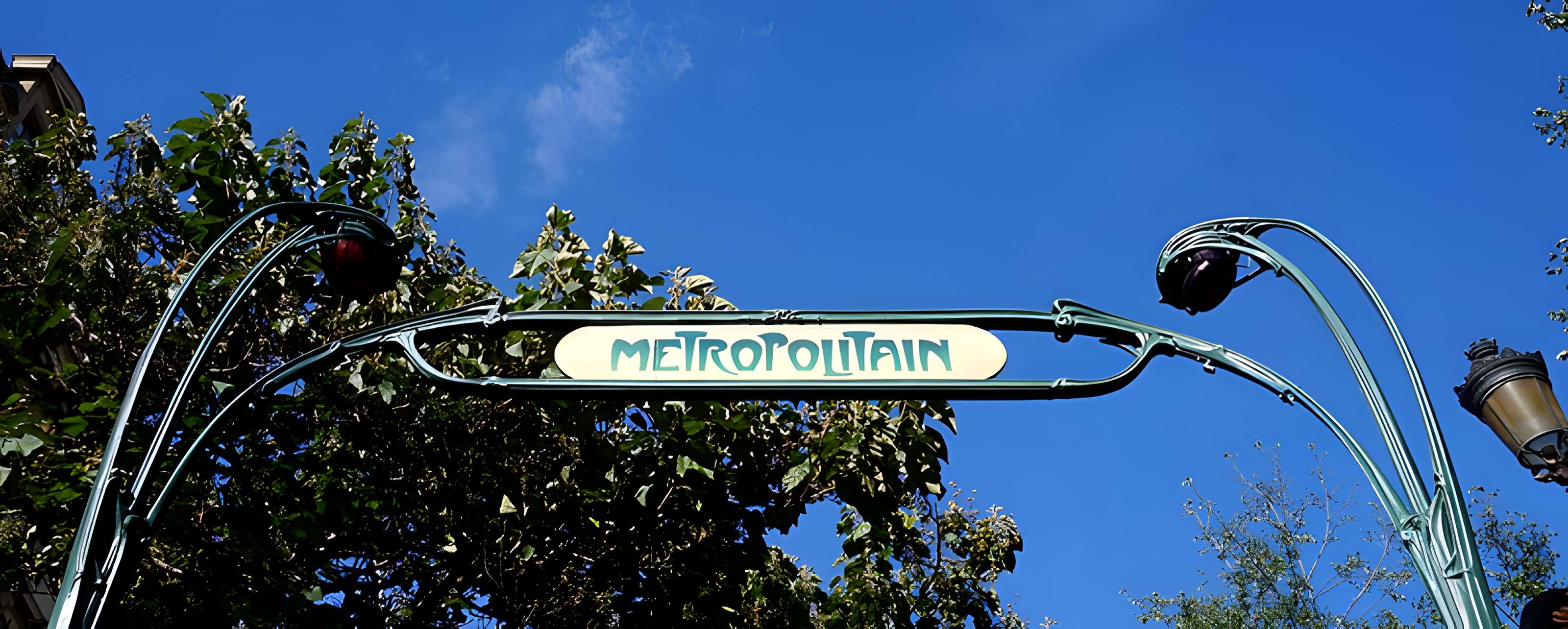 Édicule Guimard de la station Cité - Paris 4ème