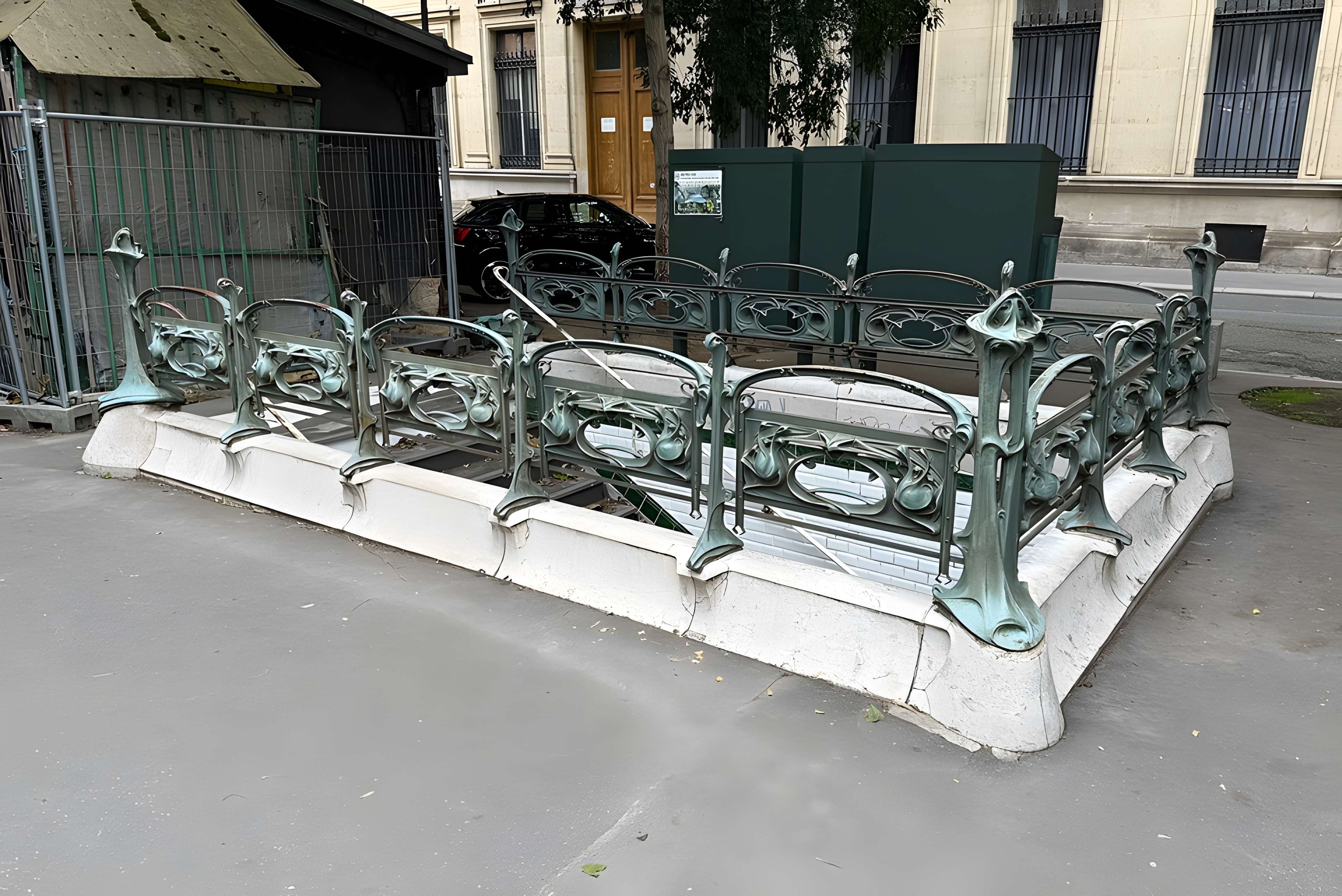 Édicule Guimard de la station Cité - Paris 4ème