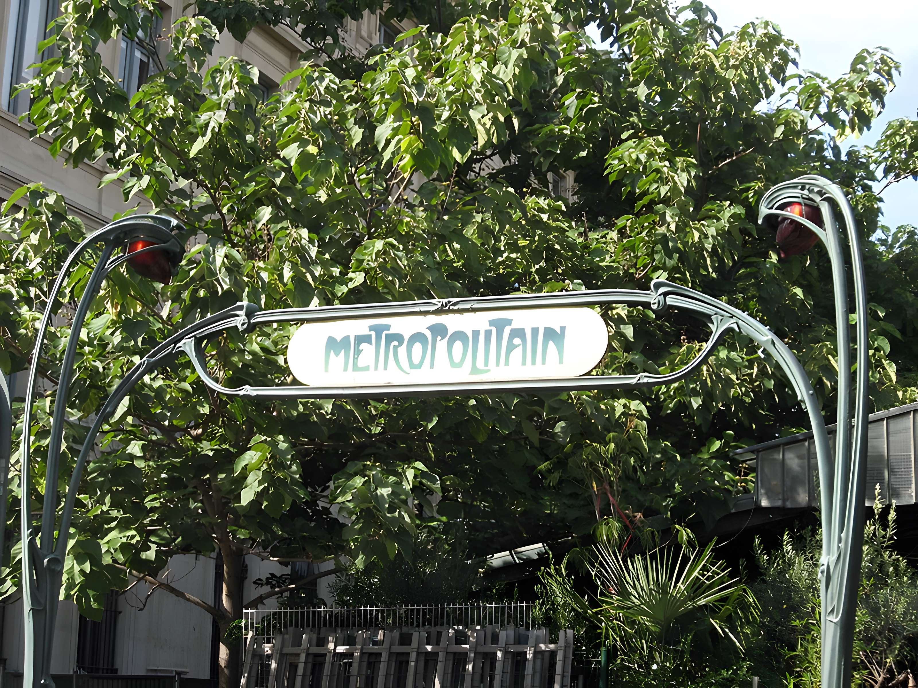 Édicule Guimard de la station Cité - Paris 4ème