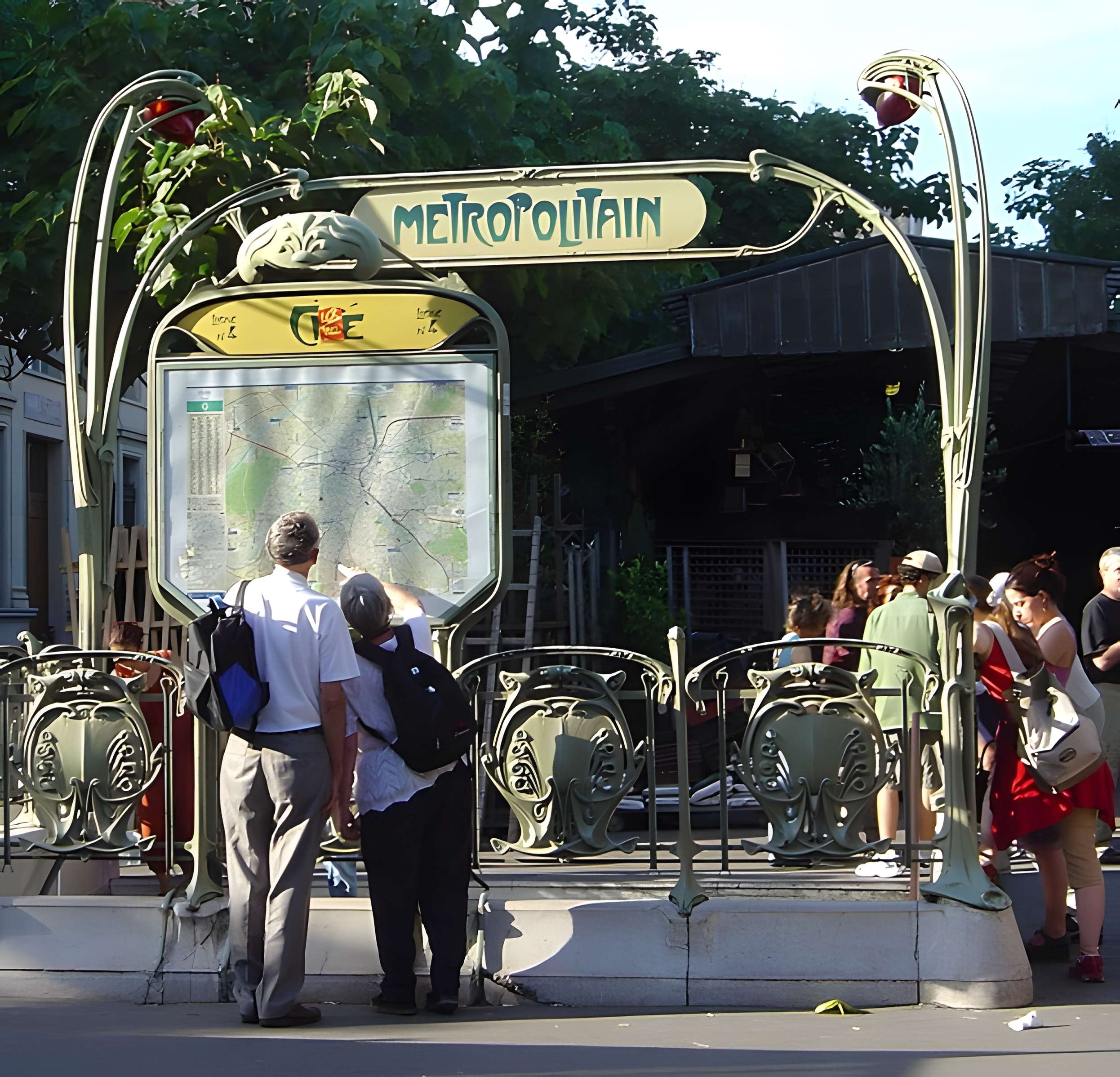 Édicule Guimard de la station Cité - Paris 4ème