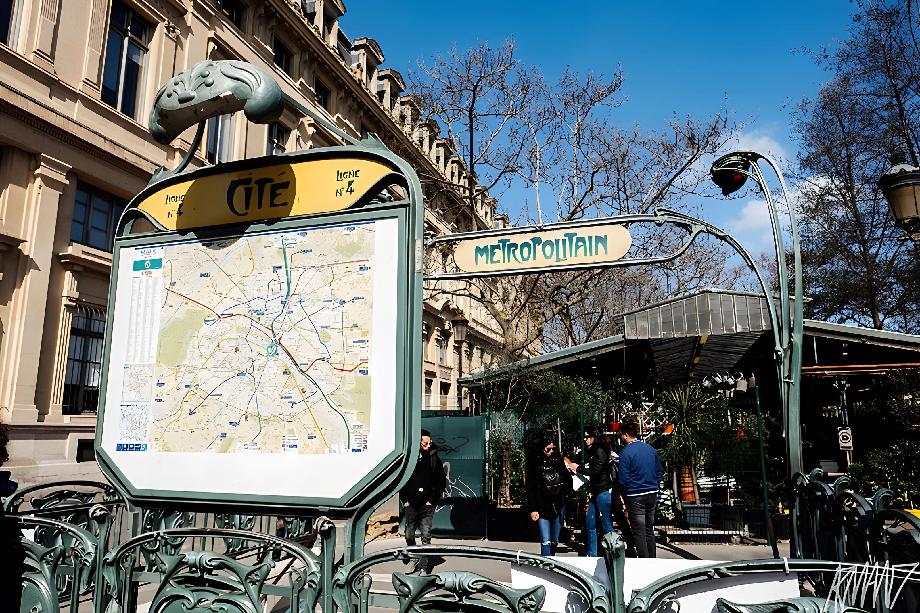 Édicule Guimard de la station Cité - Paris 4ème