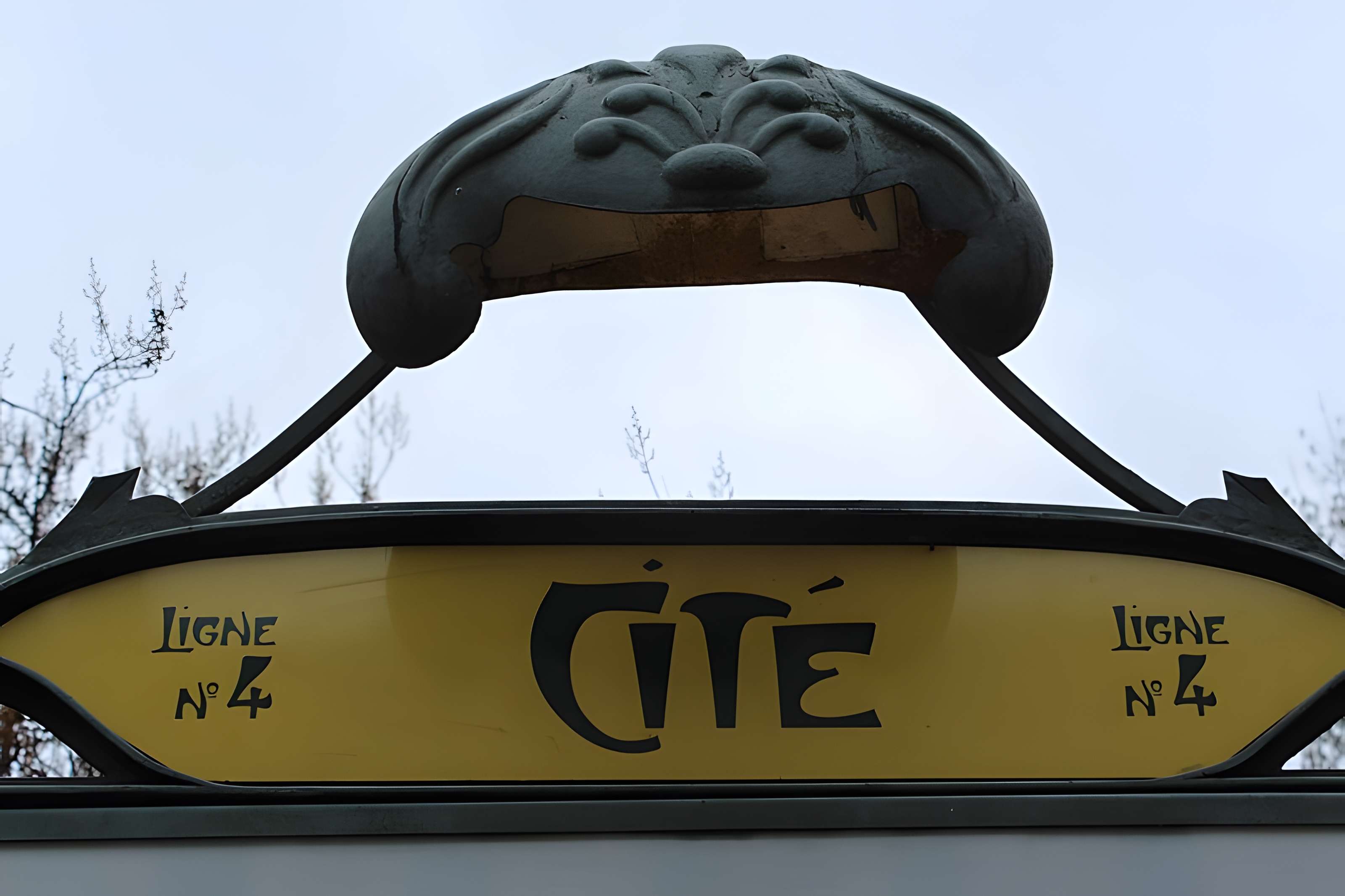 Édicule Guimard de la station Cité - Paris 4ème
