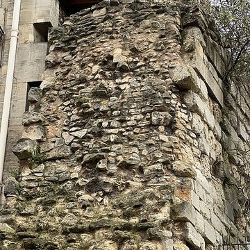 Ecole polytechnique  Voir aussi : Enceinte de Philippe-Auguste