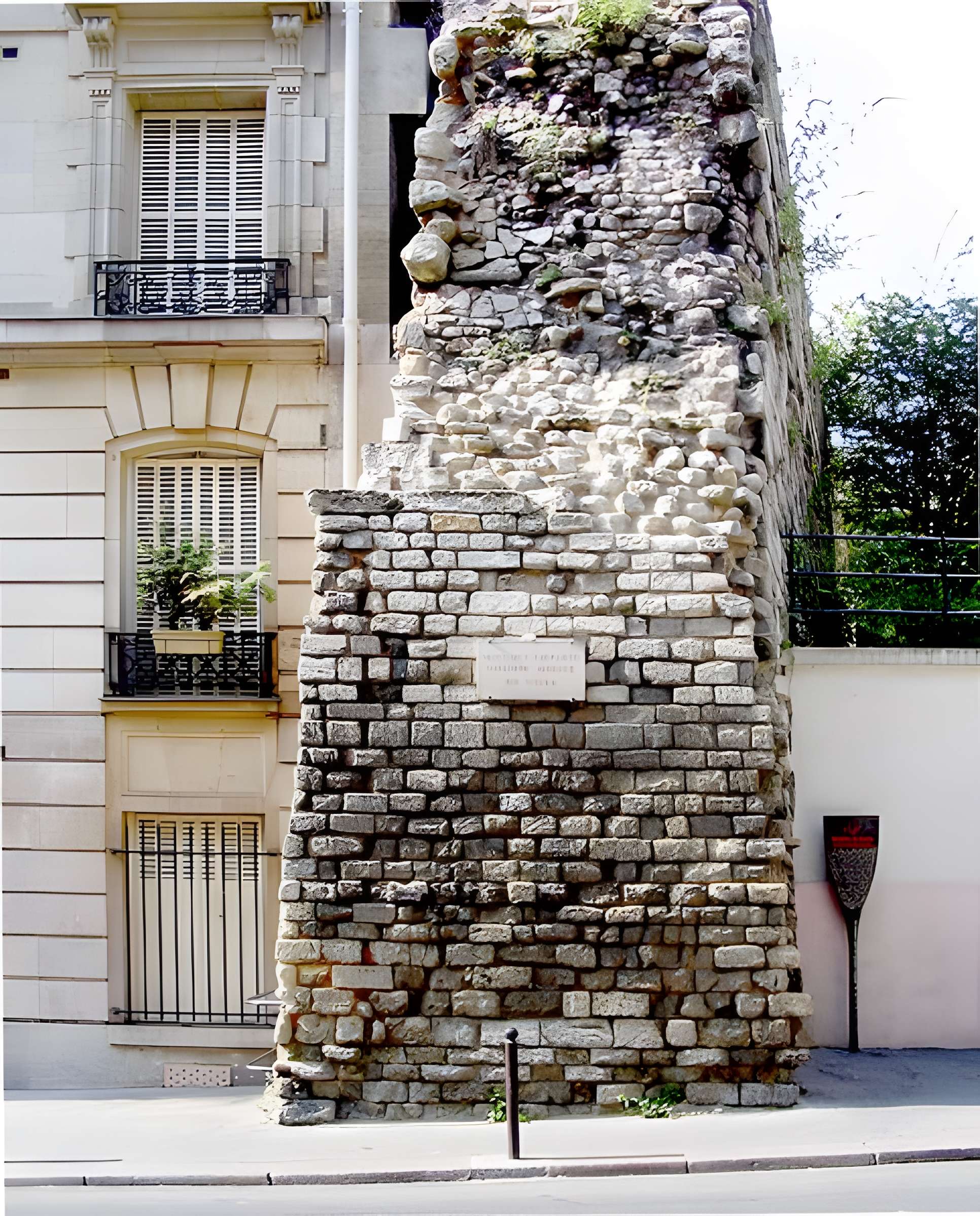 Ecole polytechnique  (Voir aussi : Enceinte de Philippe-Auguste)