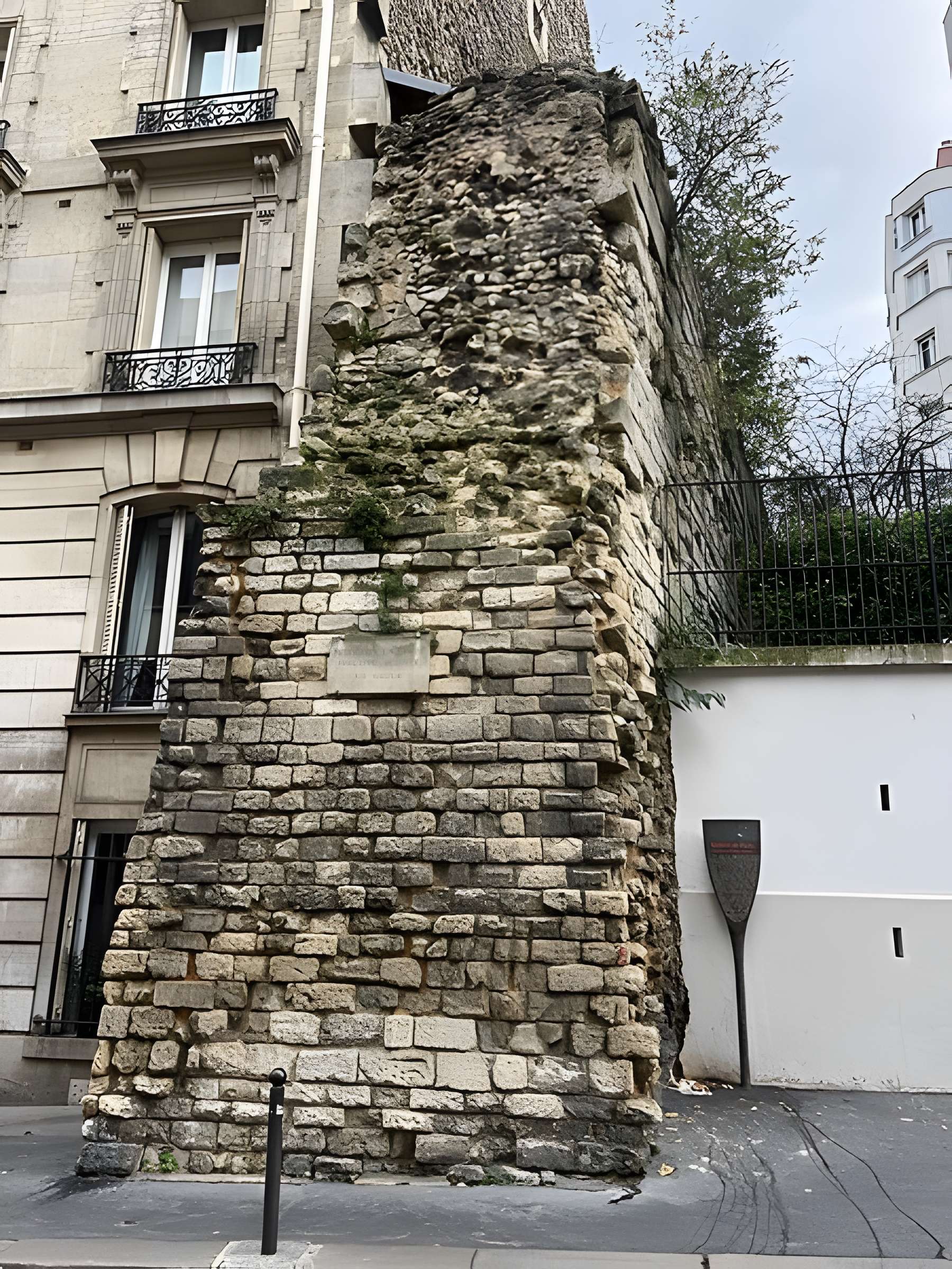 Ecole polytechnique  (Voir aussi : Enceinte de Philippe-Auguste)