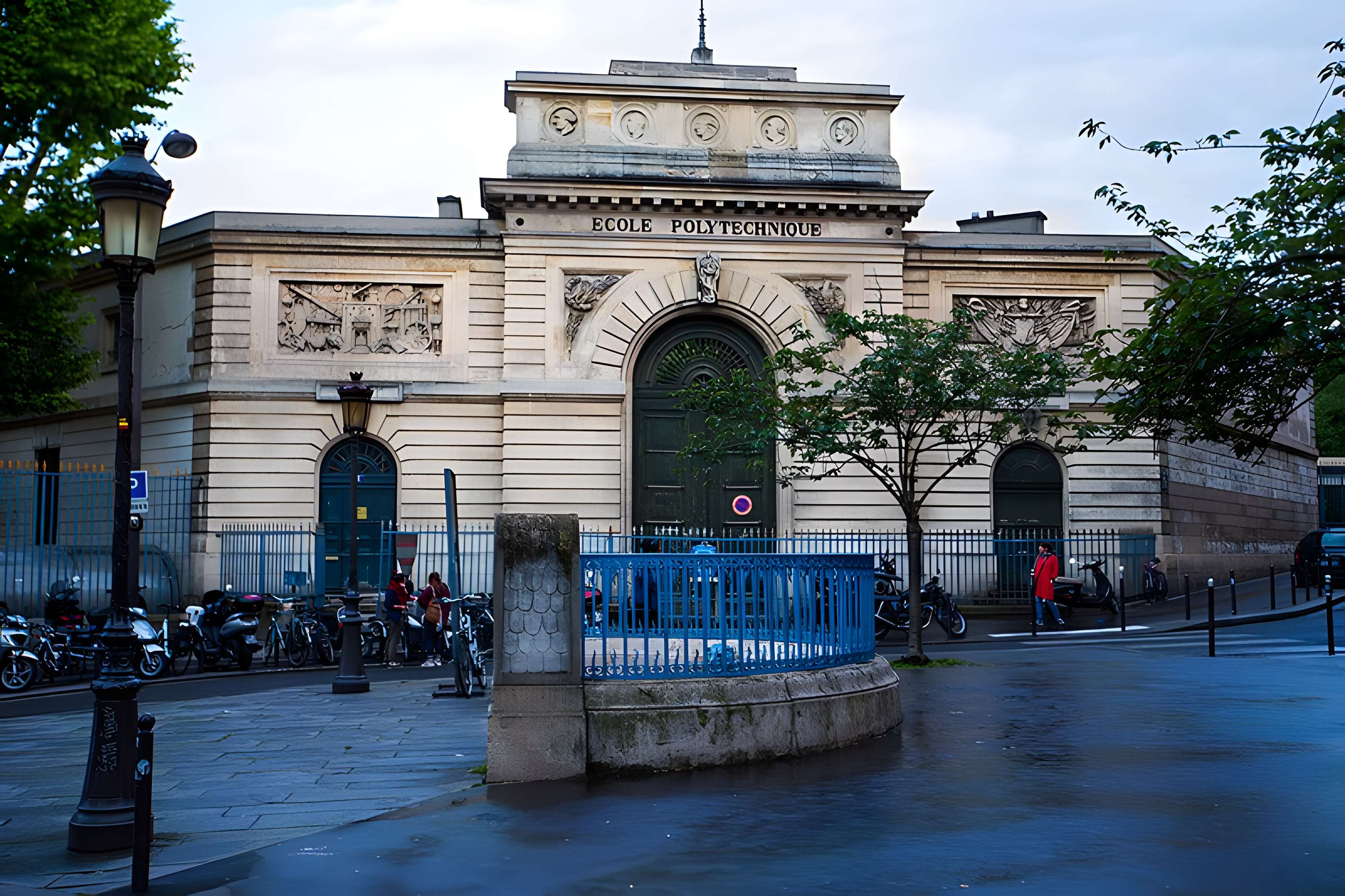 Ecole polytechnique  (Voir aussi : Enceinte de Philippe-Auguste)