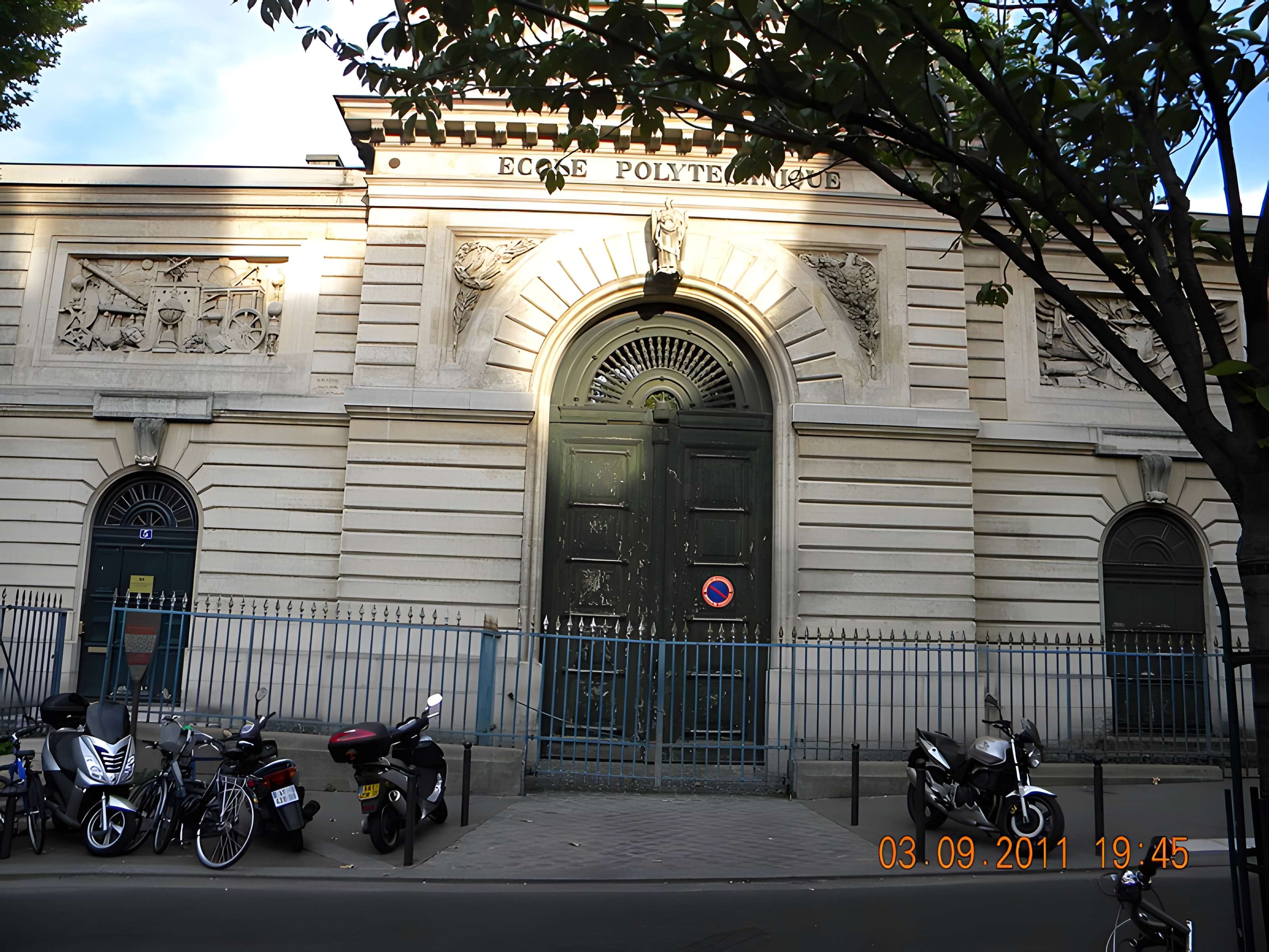 Ecole polytechnique  (Voir aussi : Enceinte de Philippe-Auguste)