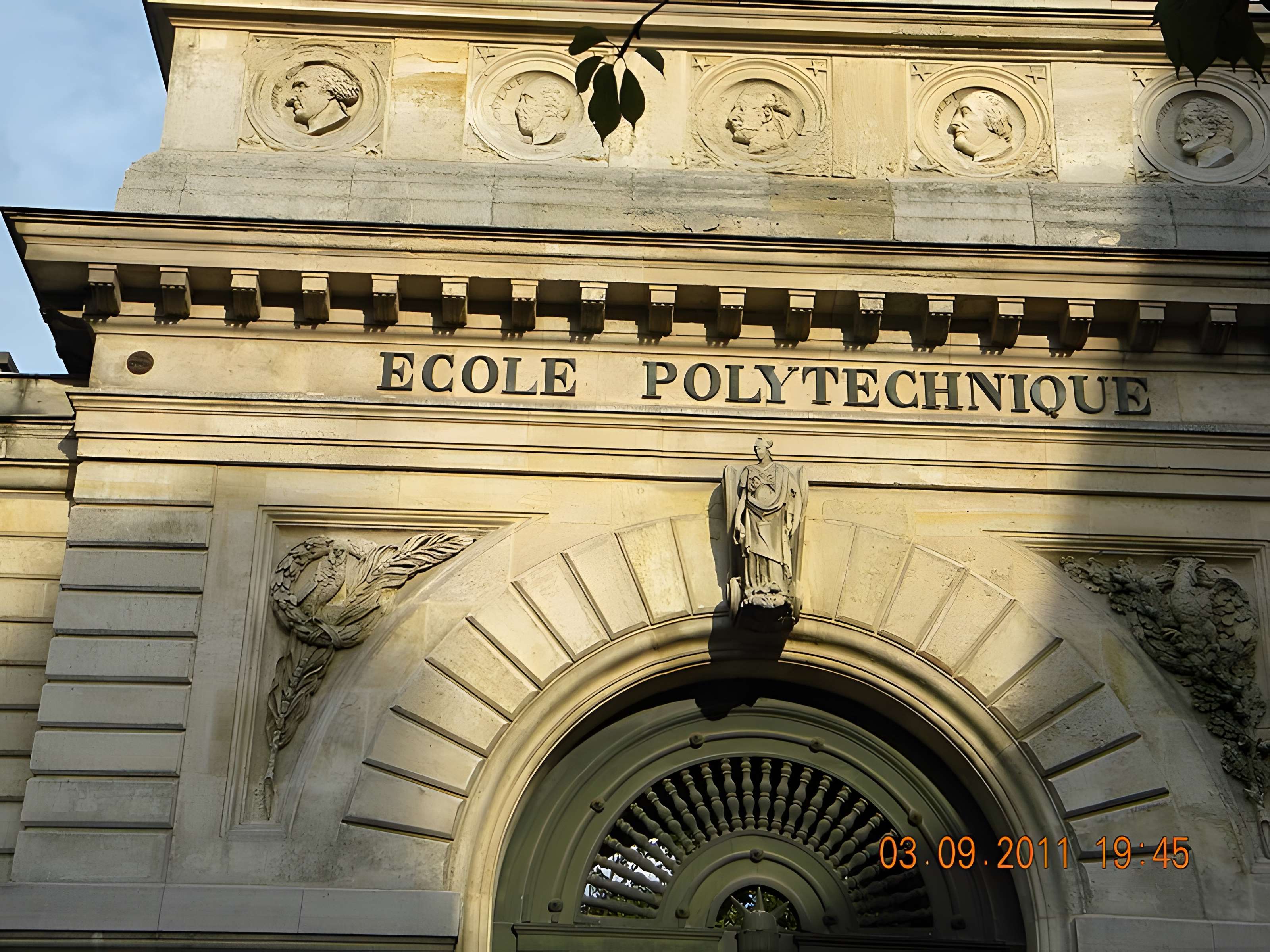Ecole polytechnique  (Voir aussi : Enceinte de Philippe-Auguste)
