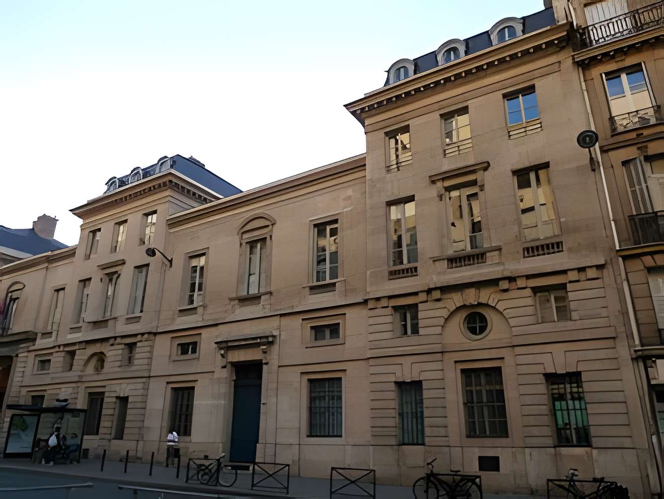 École nationale des ponts et chaussées - Paris 7ème . Anciens locaux de l'École rue des Saints-Pères