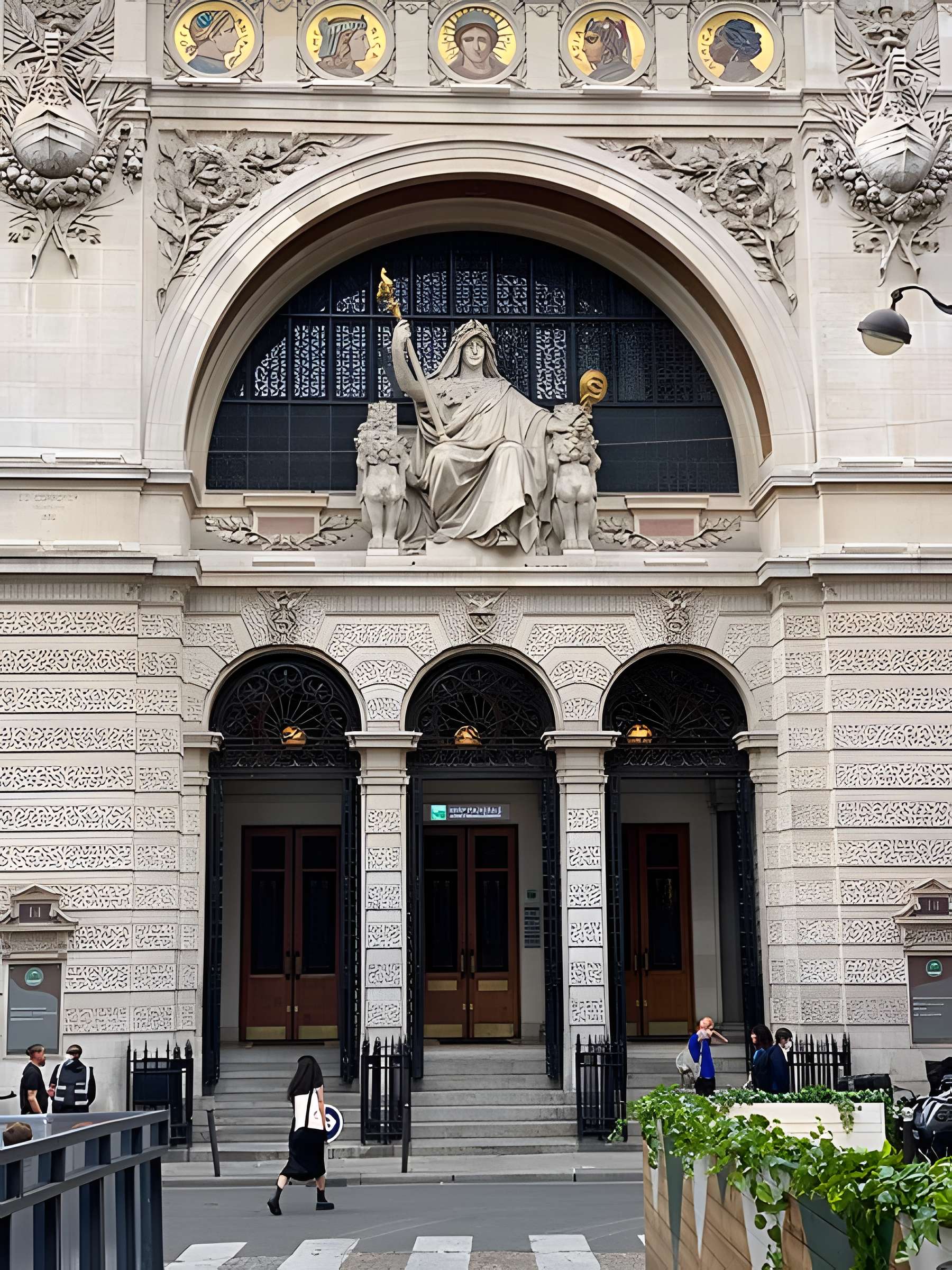 Comptoir National d'Escompte  , actuellement Banque Nationale de Paris