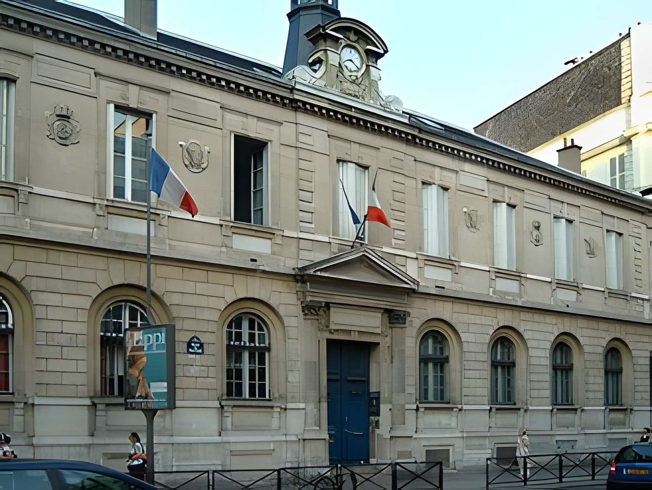 Lycée Condorcet de Paris Entrée principale du lycée au 8 rue du Havre