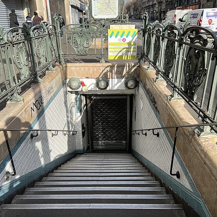 Photo de Édicule Guimard de la station Château dEau - Paris 10ème