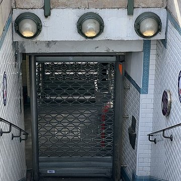 Édicule Guimard de la station Château dEau - Paris 10ème