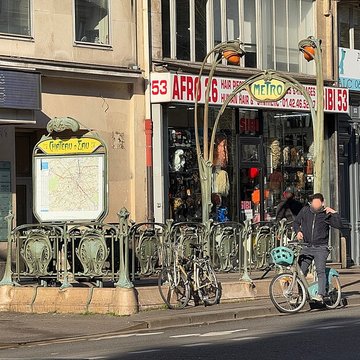 Édicule Guimard de la station Château dEau - Paris 10ème