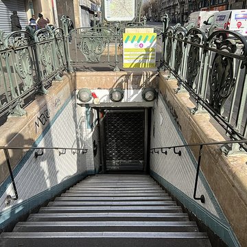 Édicule Guimard de la station Château dEau - Paris 10ème