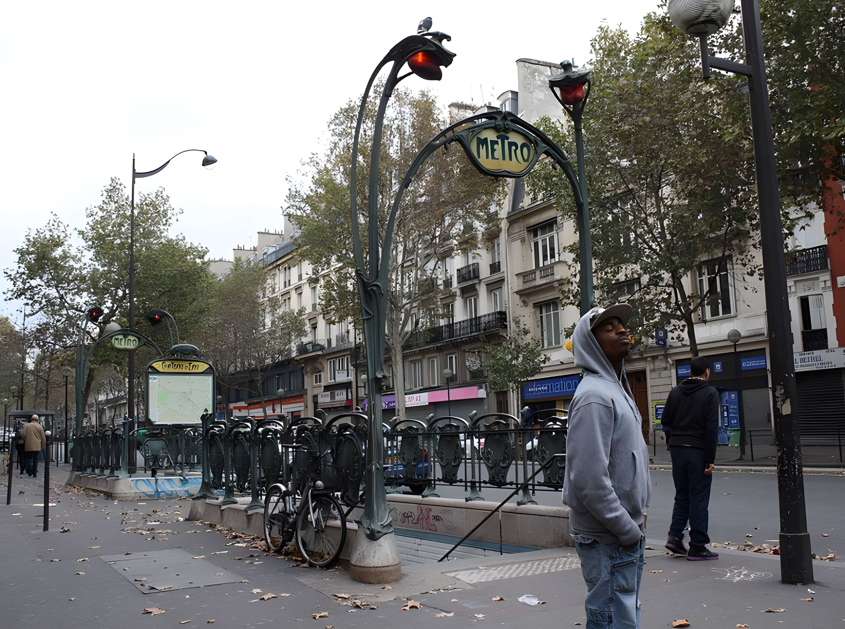 Édicule Guimard de la station Château d'Eau - Paris 10ème 