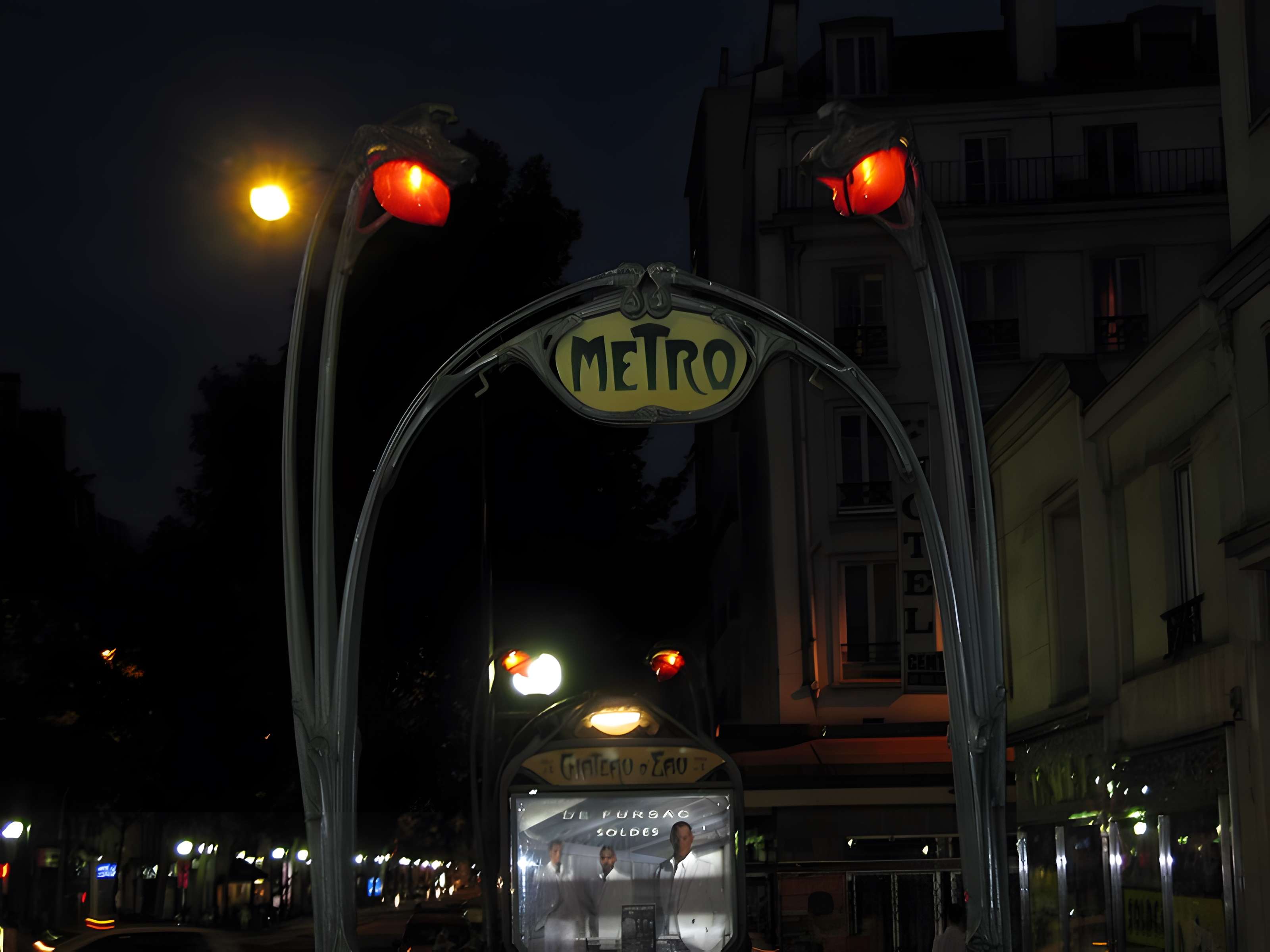 Édicule Guimard de la station Château d'Eau - Paris 10ème