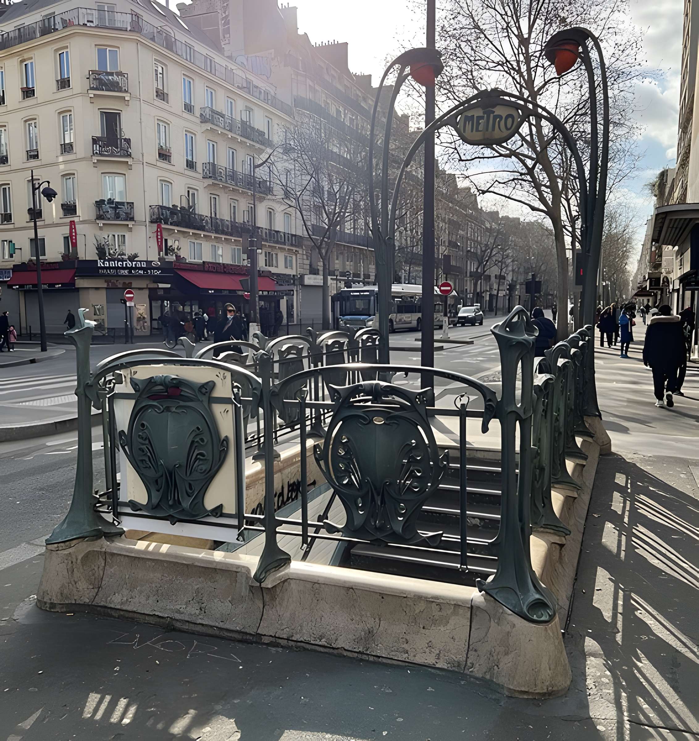 Édicule Guimard de la station Château d'Eau - Paris 10ème