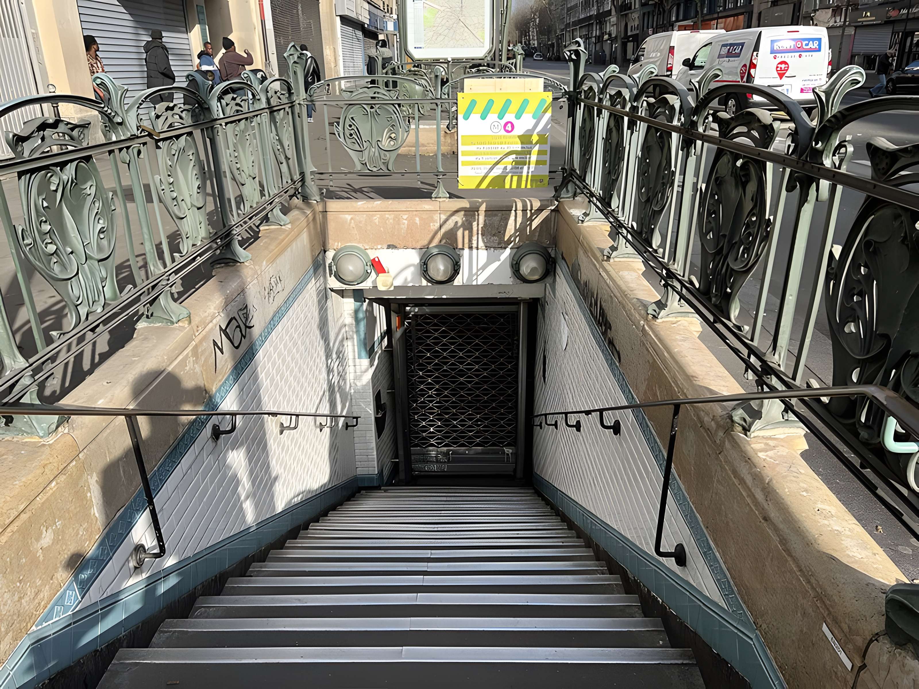 Édicule Guimard de la station Château d'Eau - Paris 10ème