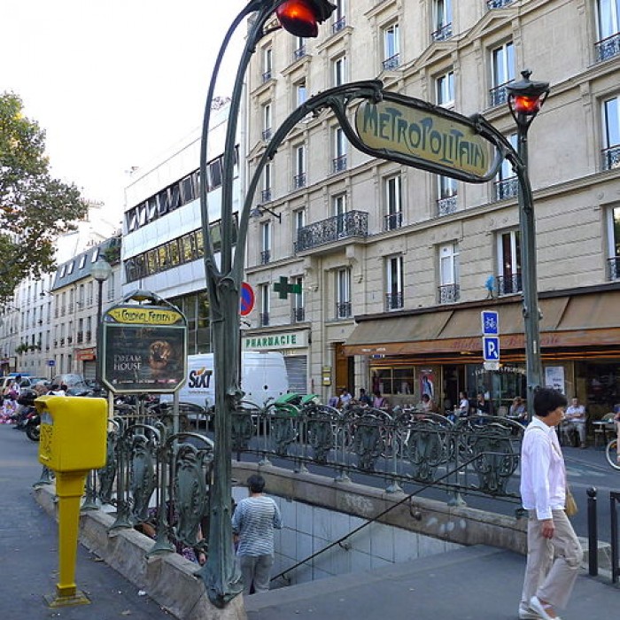 Photo de Édicule Guimard de la station Colonel Fabien - Paris 10ème