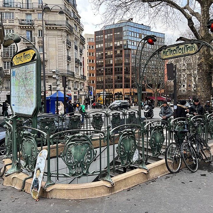 Photo de Édicule Guimard de la station Colonel Fabien - Paris 10ème