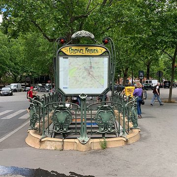 Édicule Guimard de la station Colonel Fabien - Paris 10ème