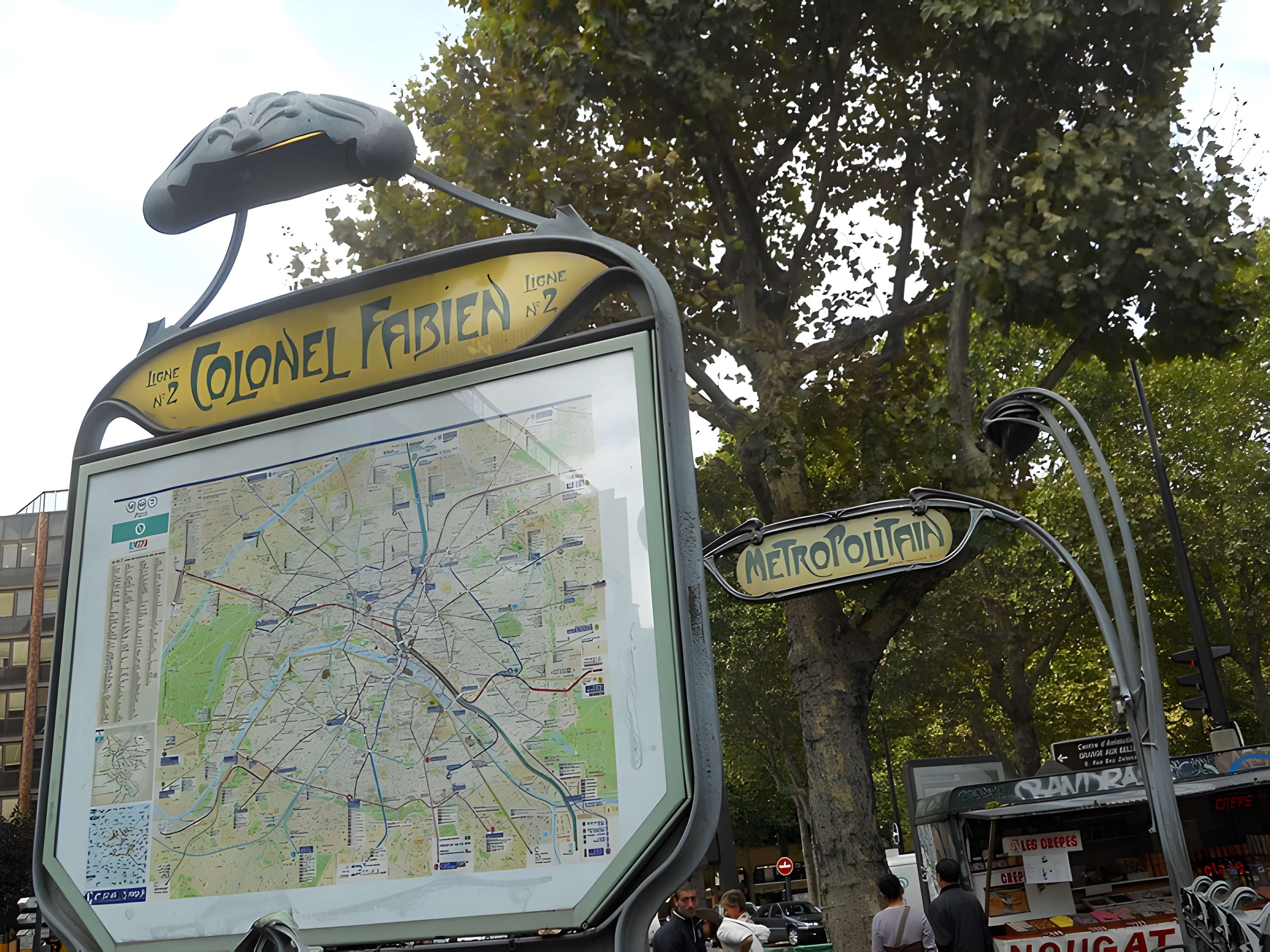 Édicule Guimard de la station Colonel Fabien - Paris 10ème