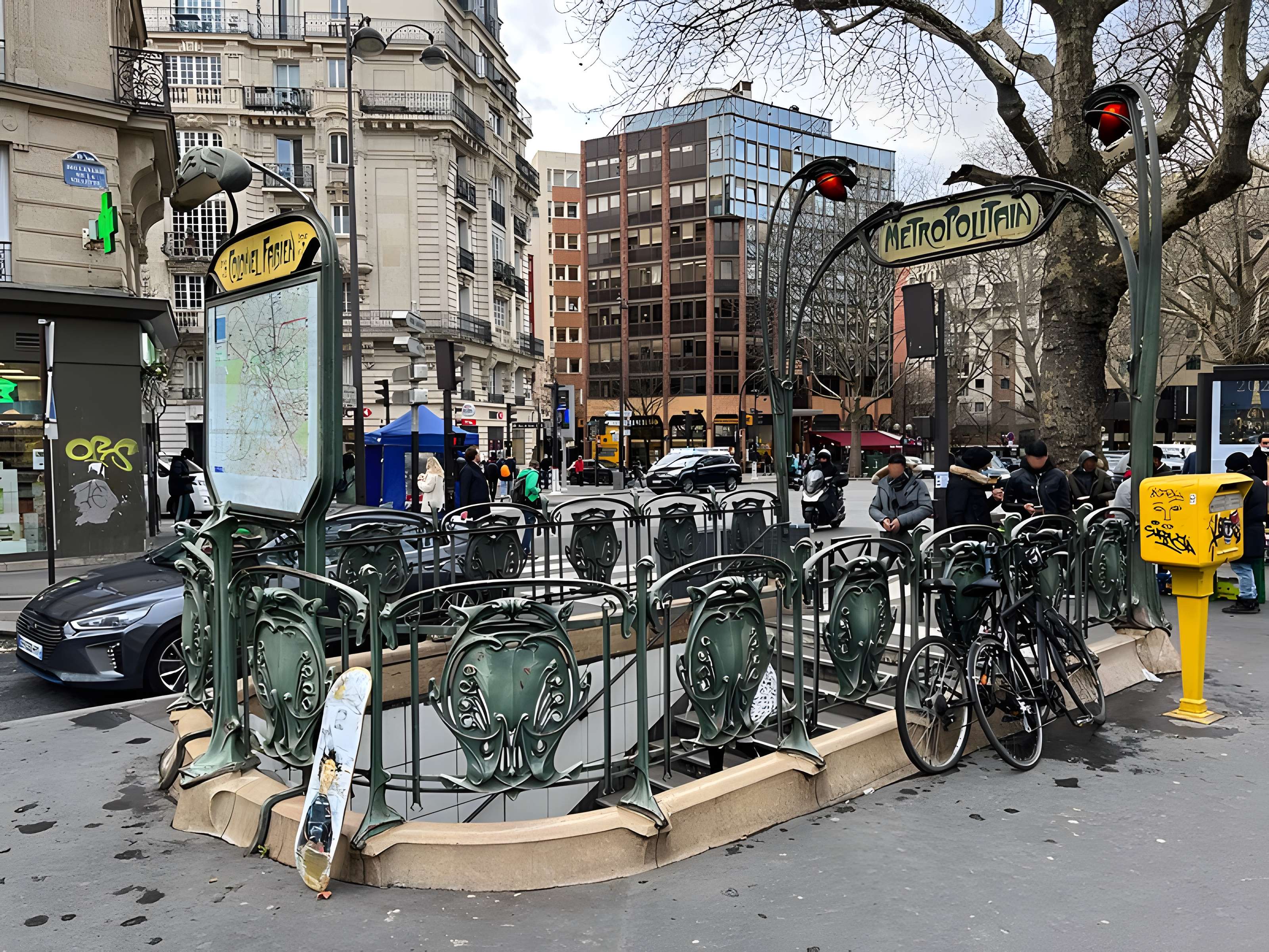 Édicule Guimard de la station Colonel Fabien - Paris 10ème