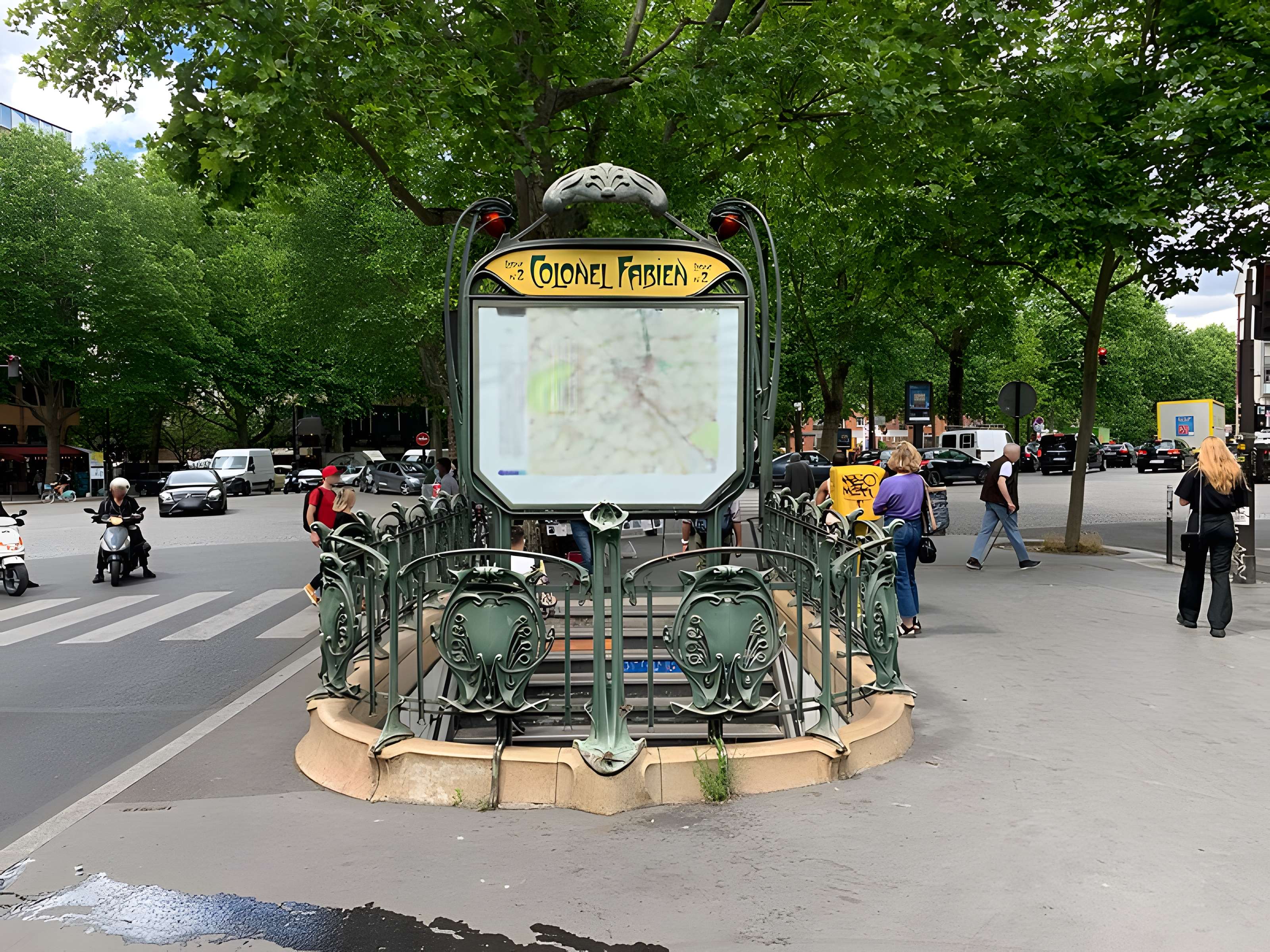 Édicule Guimard de la station Colonel Fabien - Paris 10ème
