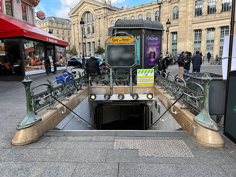 Édicule Guimard de la station Gare du Nord 12 B-D - Paris 10ème